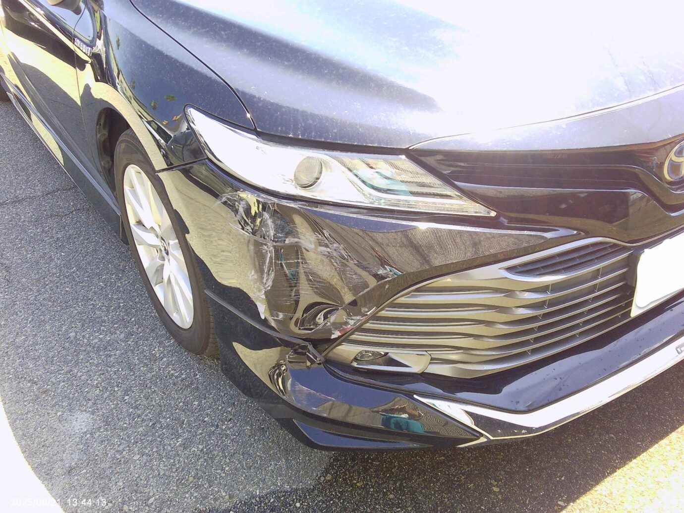 カムリ 作業写真2 フロントバンパー損傷